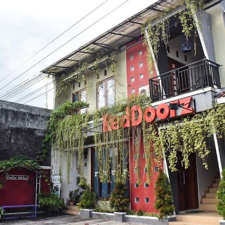 Reddoorz Near Hartono Mall Kejayan Dış mekan fotoğraf